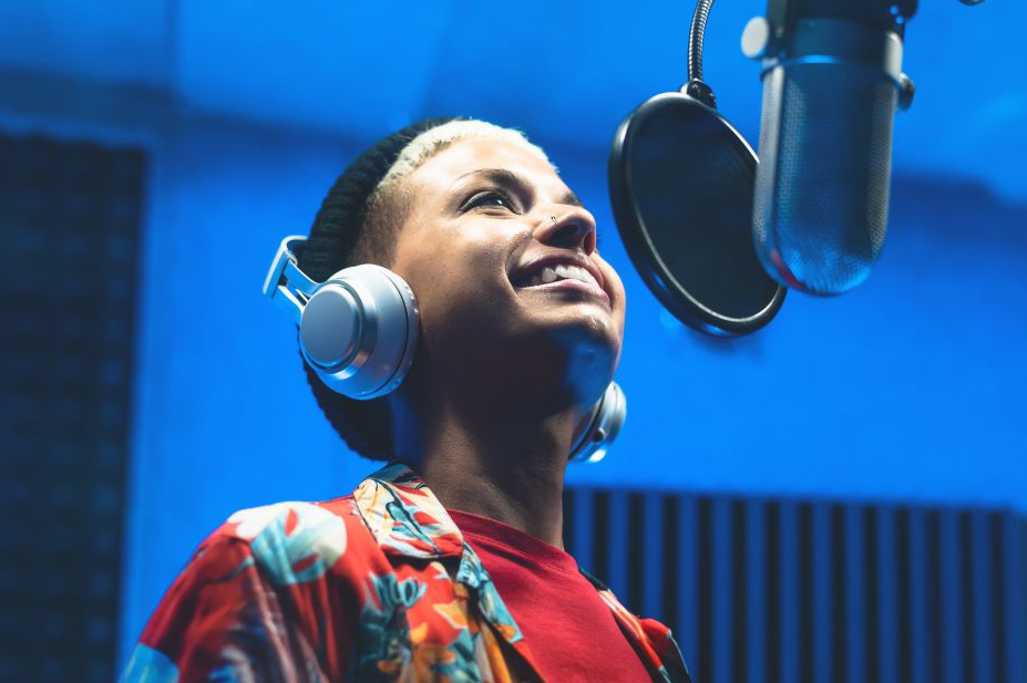 Lien vers le site de la CNUCED Une femme au micro d'une radio