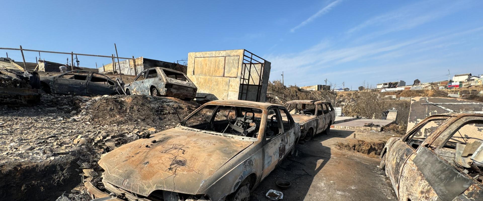 A group composed of mostly migrants, traveled 120 kilometers from Chile's capital, Santiago, to bring donations to Chileans who had lost everything in the fires. 